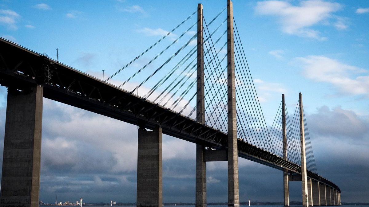 Jako 42 fotbalových hřišť. Dělníci začnou natírat Most mezi Švédskem a Dánskem